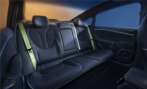 環(huán)抱式設(shè)計+賽車座椅！極狐阿爾法S5內(nèi)飾官圖發(fā)布