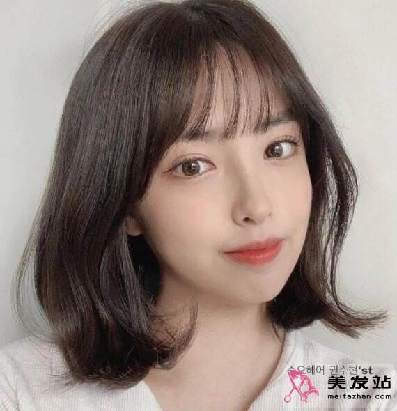 不挑臉型鎖骨發(fā)型 甜美減齡不失時尚感