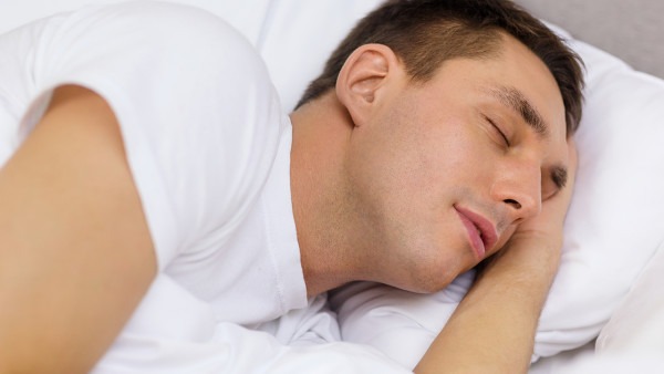 每天睡多久才夠？如何提高睡眠質(zhì)量？
