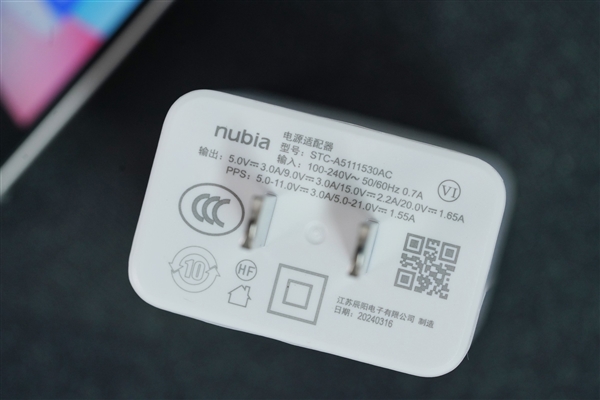 折疊屏手機僅2999元！努比亞Flip圖賞