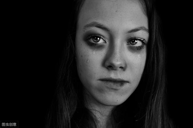 《八百萬種死法》 美麗女人接連死去，硬漢偵探對(duì)抗著城市的孤獨(dú)（美麗女人接連死去）(8)