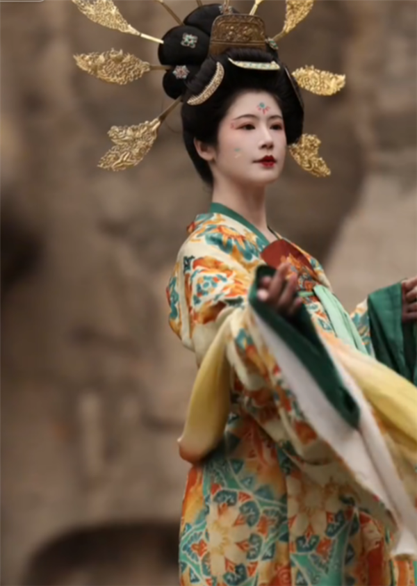 女子穿漢服卻被認(rèn)為是和服 拍攝者怒懟：多去博物館看看