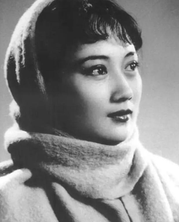王曉棠 上世紀家喻戶曉的女將軍，60后們的女神，如今卻少有人知（上世紀家喻戶曉的女將軍）(1)