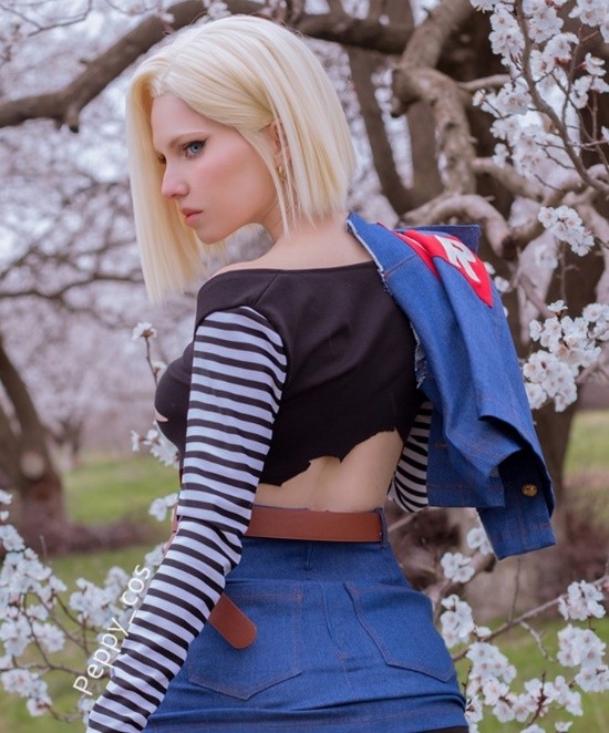 亞美尼亞小姐姐COS《龍珠》18號：成熟人妻身材火辣