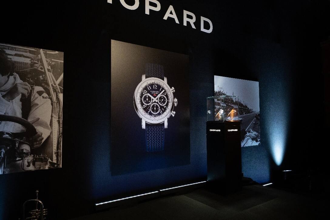 Chopard蕭邦聯(lián)合總裁卡爾-弗雷德里克·舍費爾攜手傳奇賽車手杰克·?？怂构餐視匀聞?chuàng)意合作成果 Mille Miglia Classic Chronograph JX7腕表