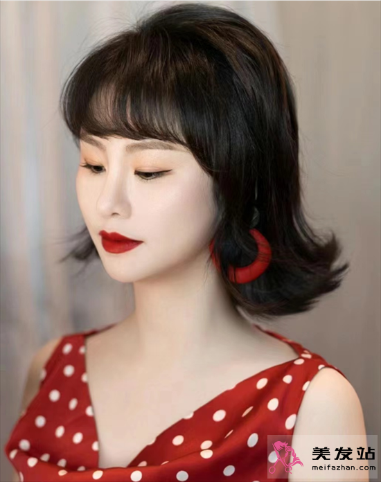 復古港風發(fā)型 性感女人味盡顯