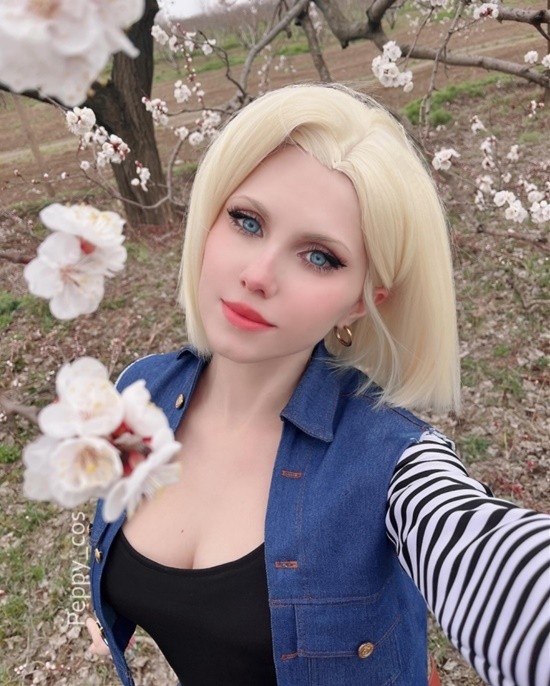 亞美尼亞小姐姐COS《龍珠》18號：成熟人妻身材火辣