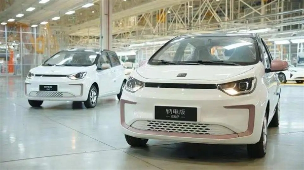 燃油車大優(yōu)勢無了！科學家研發(fā)全新鈉電池：滿電僅需幾秒鐘
