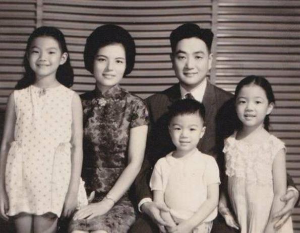 瓊瑤 與詩經(jīng)《木瓜》的不解之緣（與詩經(jīng)木瓜的不解之緣）(2)