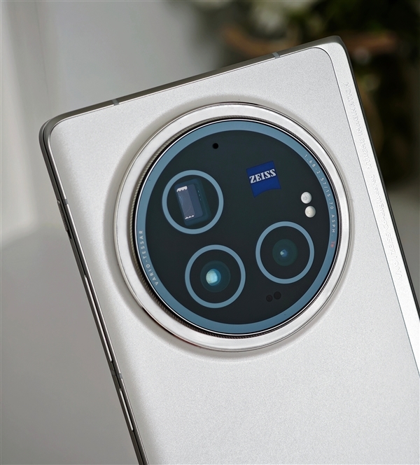 影像無(wú)敵！vivo X100 Ultra外觀渲染圖出爐