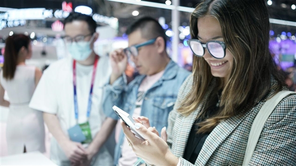 車機(jī)互聯(lián)第一梯隊(duì)！魅族21系列、Flyme Auto、MYVU AR眼鏡亮相北京車展