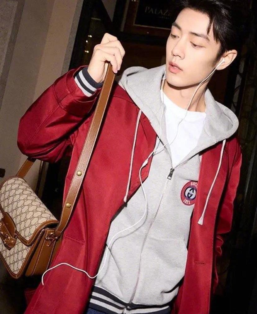 肖戰(zhàn)的秒換挑戰(zhàn)，18秒內(nèi)頻繁變換服裝 14