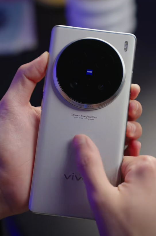 2億像素影像滅霸！vivo X100 Ultra真機上手：碩大環(huán)形相機