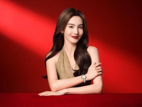 開闊內芯 為真愛鎏“晶”Centrix晶萃系列開芯腕表浪漫上市