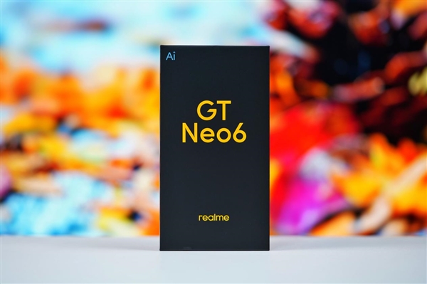 第三代驍龍8s僅2099元！真我GT Neo6蒼野駭客圖賞