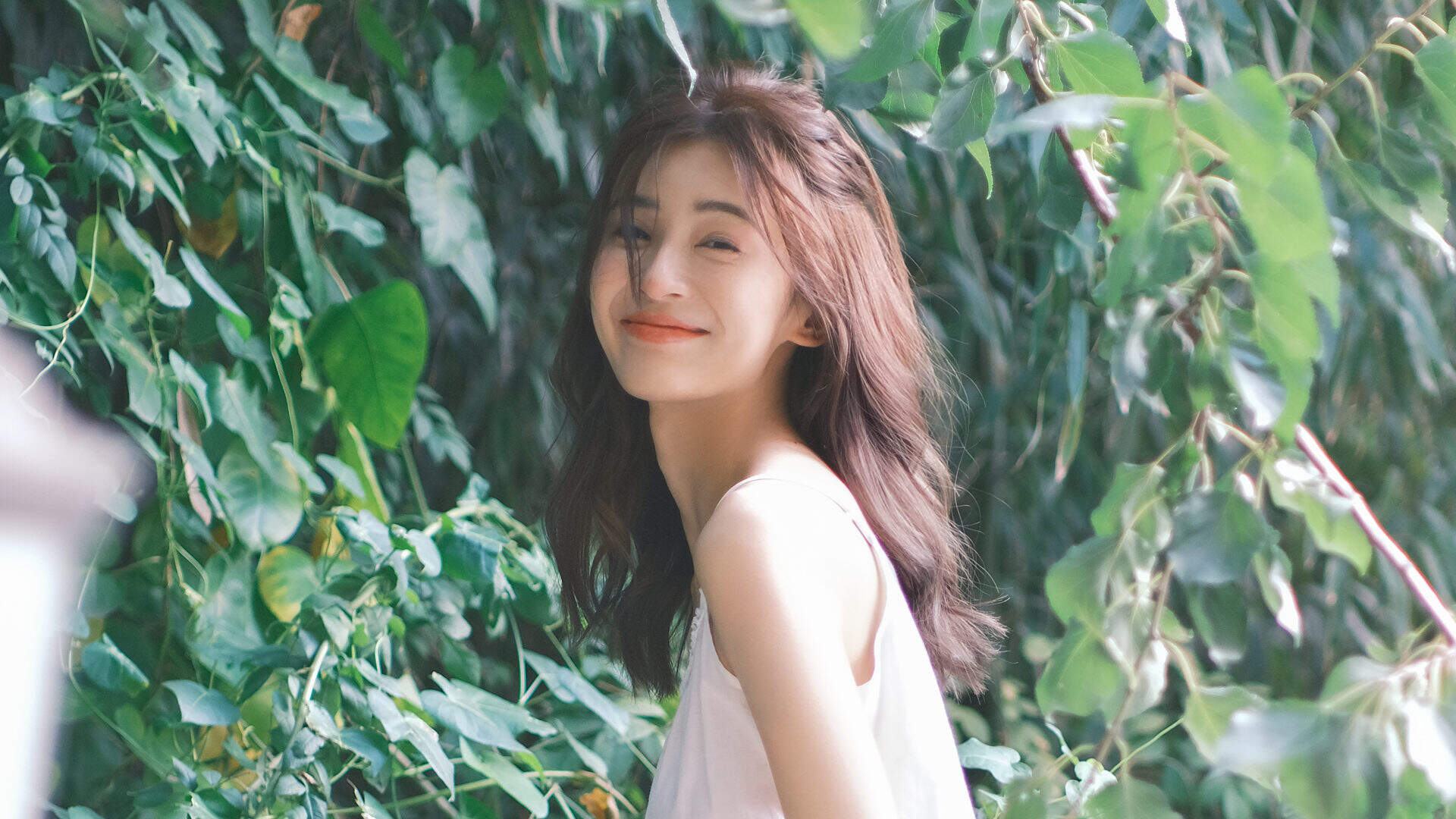 《美女，應(yīng)接不暇》：5月15日，Steam上的美女互動(dòng)與AI技術(shù)結(jié)合新玩法