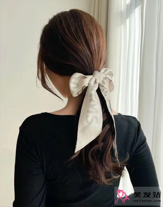 夏季人氣絲巾發(fā)型 時髦洋氣巨好看