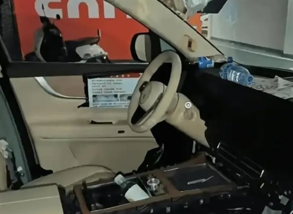 新款問(wèn)界M7、問(wèn)界M8曝光！全新外觀內(nèi)飾升級(jí)受期待