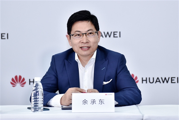 仍掌舵華為終端業(yè)務(wù)！余承東不說(shuō)遙遙領(lǐng)先后換新詞：領(lǐng)先一大截