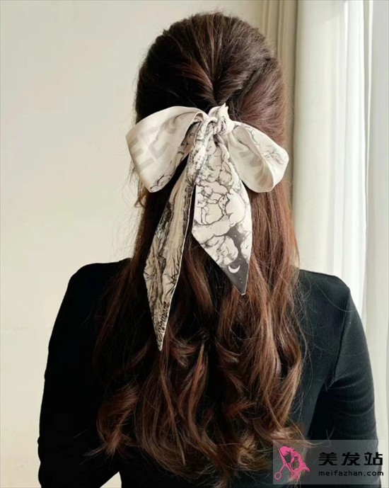 夏季人氣絲巾發(fā)型 時髦洋氣巨好看