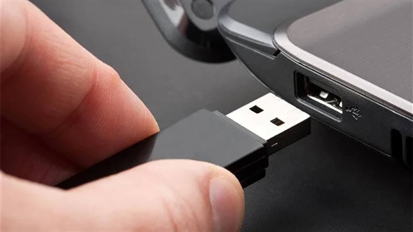 這個(gè)U盤容量只有8KB 但能保存200年！