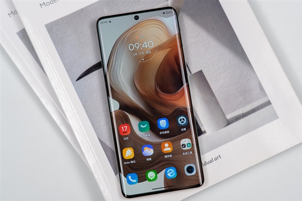 具辨識度的moto旗艦！moto X50 Ultra上手