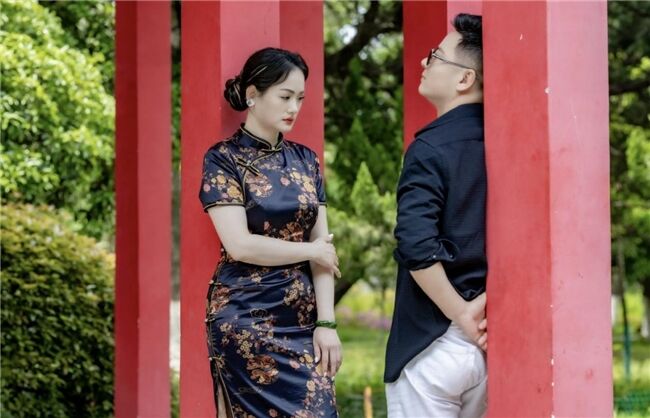 哈斯丹原創(chuàng)歌曲《愛(ài)你還是放棄》520全網(wǎng)發(fā)行