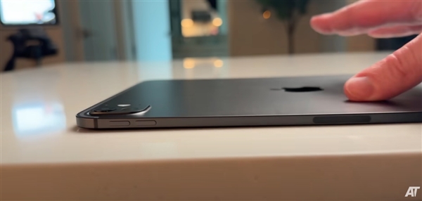這回不容易掰彎了！蘋果新款iPad Pro暴力測試