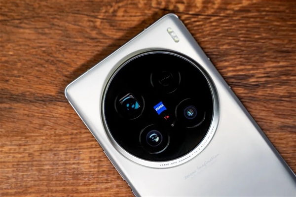 體驗(yàn)完vivo X100 Ultra 我覺得藍(lán)廠說它滅霸還是保守了