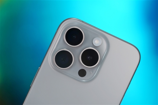 降價起作用了！iPhone 15 Pro Max一季度賣爆：成全球銷量高手機