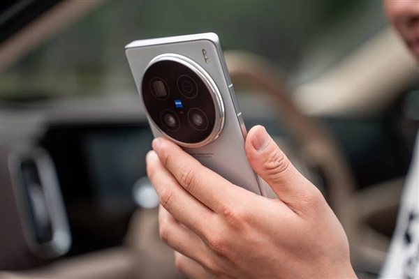 體驗(yàn)完vivo X100 Ultra 我覺得藍(lán)廠說它滅霸還是保守了
