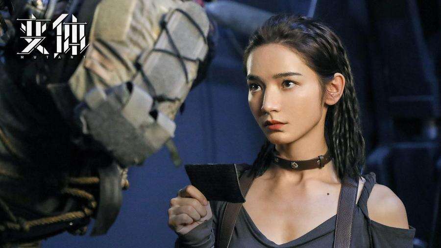 電影《變體》定檔5月25日，吳孟達(dá)電影絕唱，譚耀文打響人類與AI末日戰(zhàn)爭(zhēng)