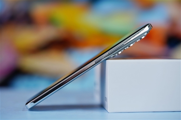 液態(tài)金屬般質(zhì)感！OPPO Reno12圖賞