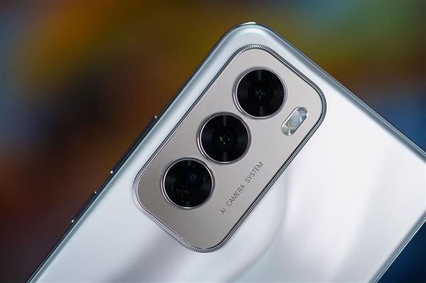 液態(tài)金屬般質(zhì)感！OPPO Reno12圖賞