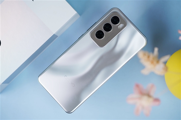 液態(tài)金屬般質(zhì)感！OPPO Reno12圖賞