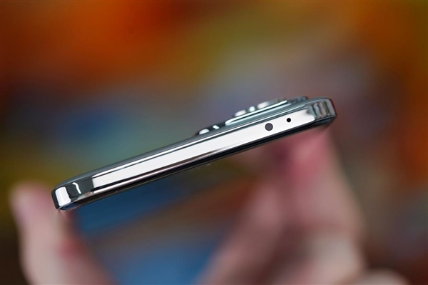 液態(tài)金屬般質(zhì)感！OPPO Reno12圖賞