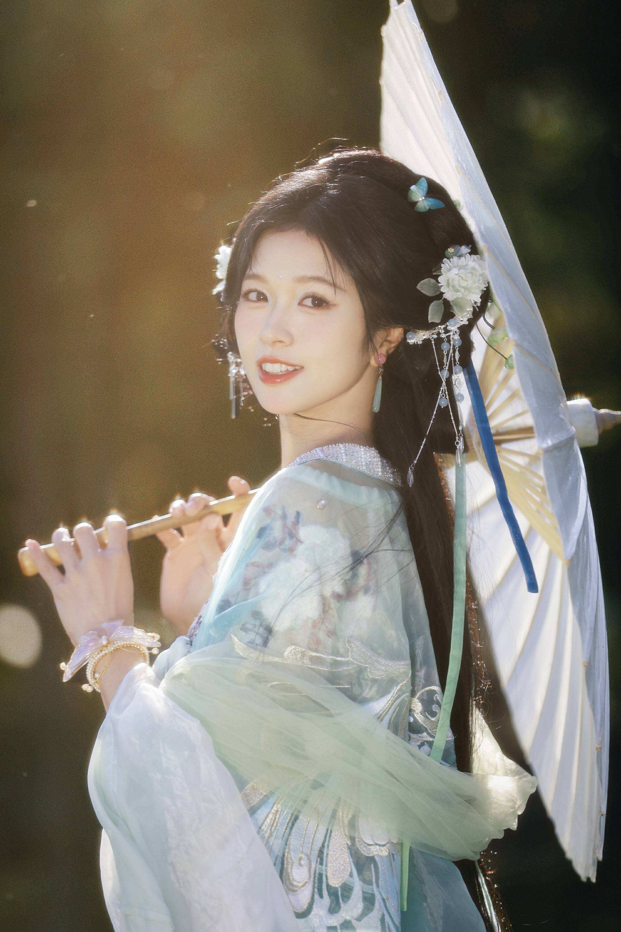 越南姐姐孫夏鈴古風(fēng)寫真?zhèn)涫芎迷u 網(wǎng)友呼吁快拍攝古裝劇