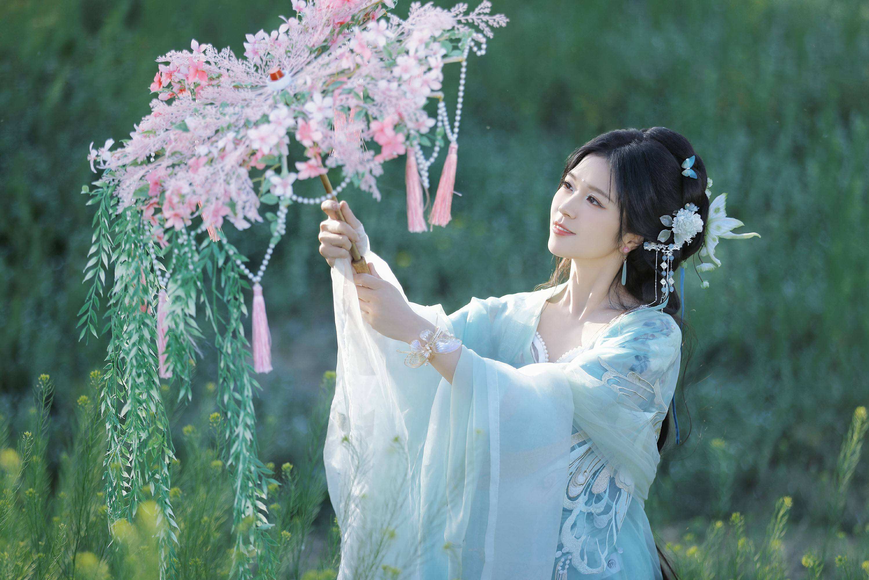 越南姐姐孫夏鈴古風(fēng)寫真?zhèn)涫芎迷u 網(wǎng)友呼吁快拍攝古裝劇