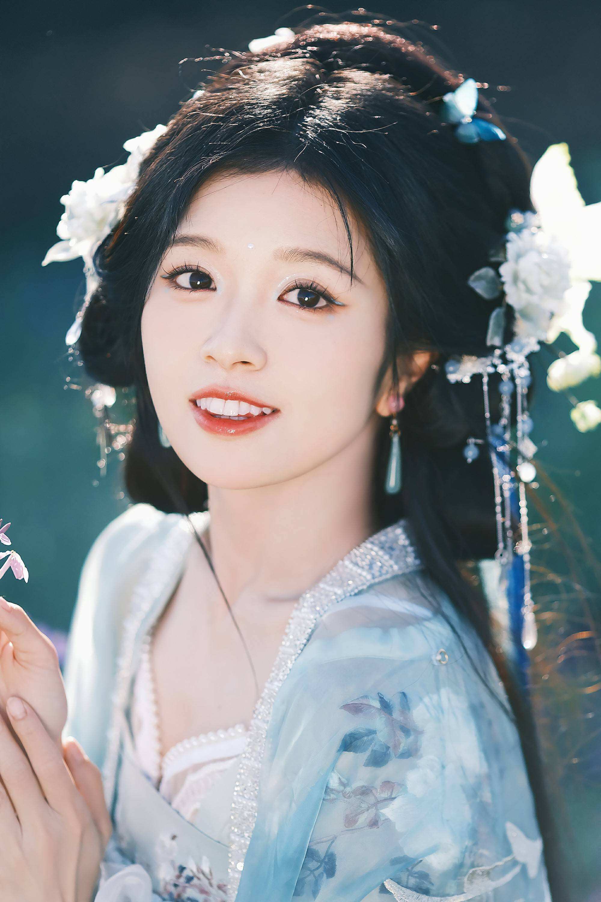 越南姐姐孫夏鈴古風(fēng)寫真?zhèn)涫芎迷u 網(wǎng)友呼吁快拍攝古裝劇