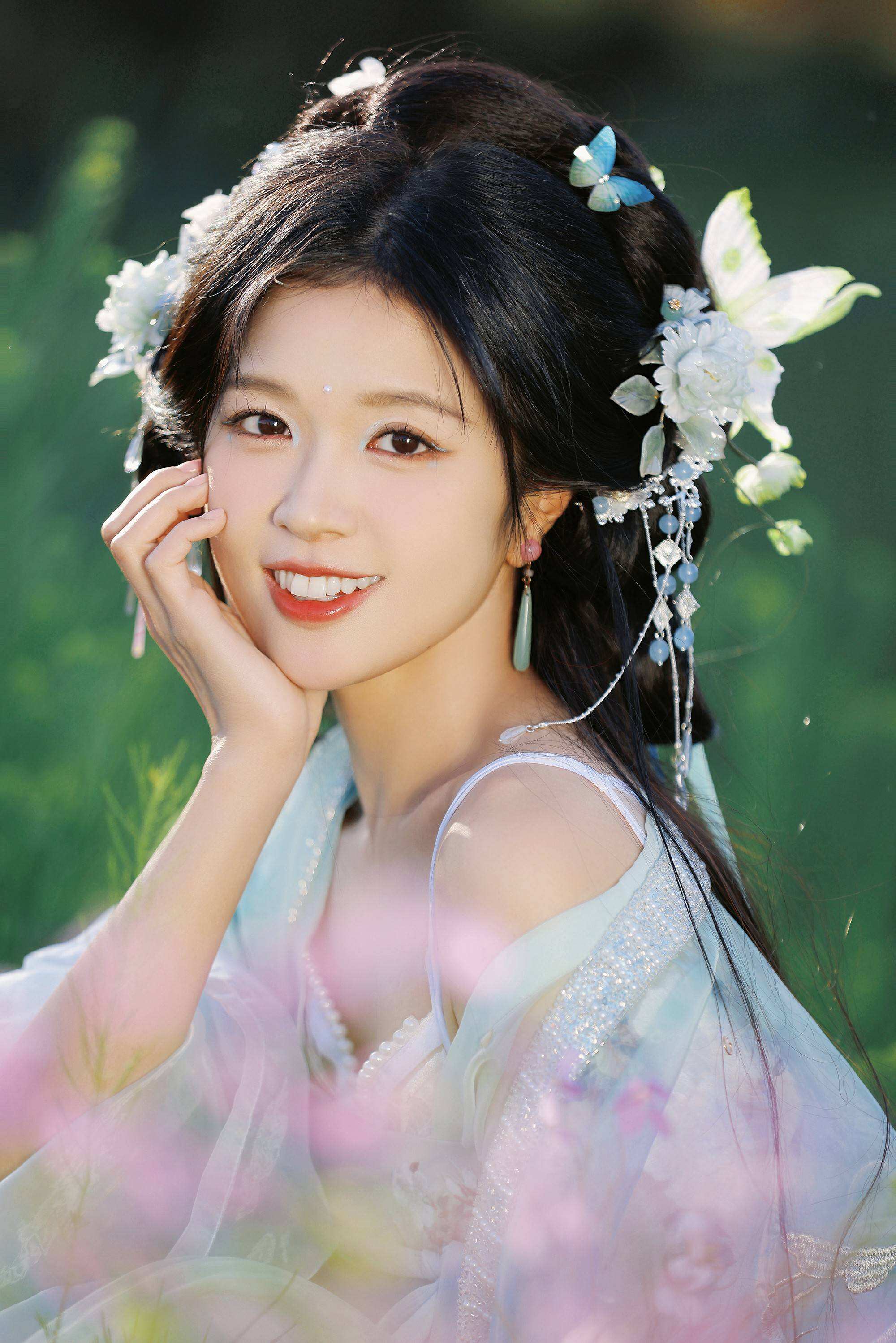 越南姐姐孫夏鈴古風(fēng)寫真?zhèn)涫芎迷u 網(wǎng)友呼吁快拍攝古裝劇