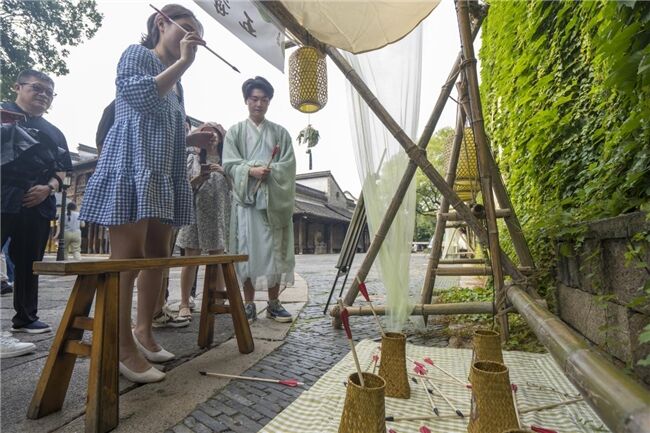龍舟花燈船、非遺游園會、限定五黃宴……烏鎮(zhèn)景區(qū)端午活動上新