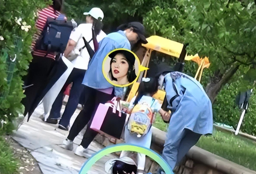 唐藝昕接女兒放學(xué)，張若昀4歲女兒近照 6