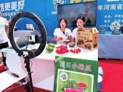 人民日?qǐng)?bào)評(píng)規(guī)范網(wǎng)絡(luò)直播:當(dāng)主播有從業(yè)門(mén)檻 4