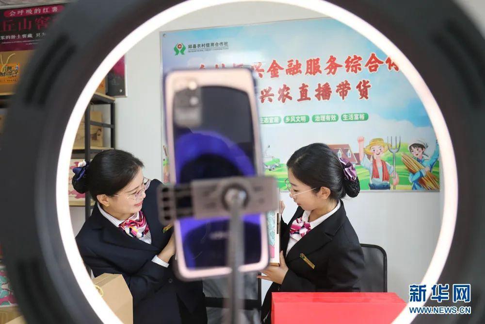 人民日?qǐng)?bào)評(píng)規(guī)范網(wǎng)絡(luò)直播:當(dāng)主播有從業(yè)門(mén)檻 6