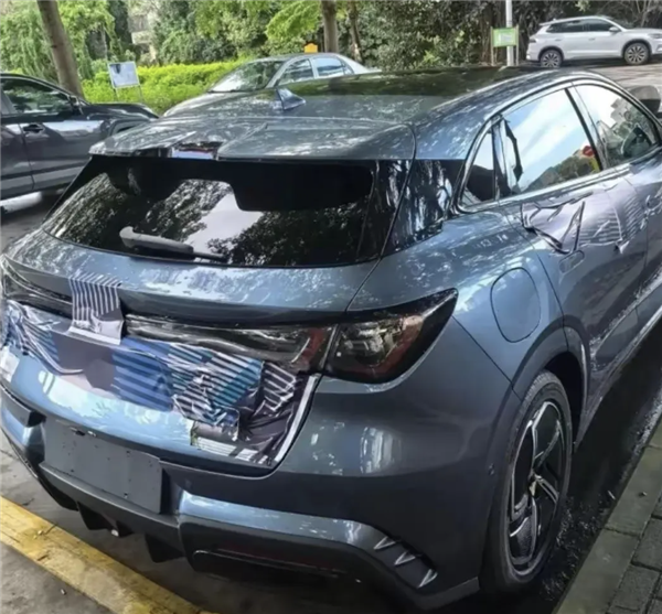 品牌首款純電小鋼炮！比亞迪海豹06GT實(shí)車曝光：有望三季度上市
