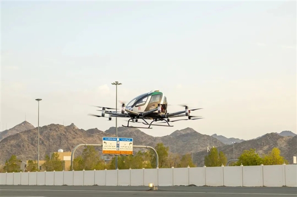 純電空中出租車！億航智能EH216-S無人駕駛eVTOL完成沙特首飛