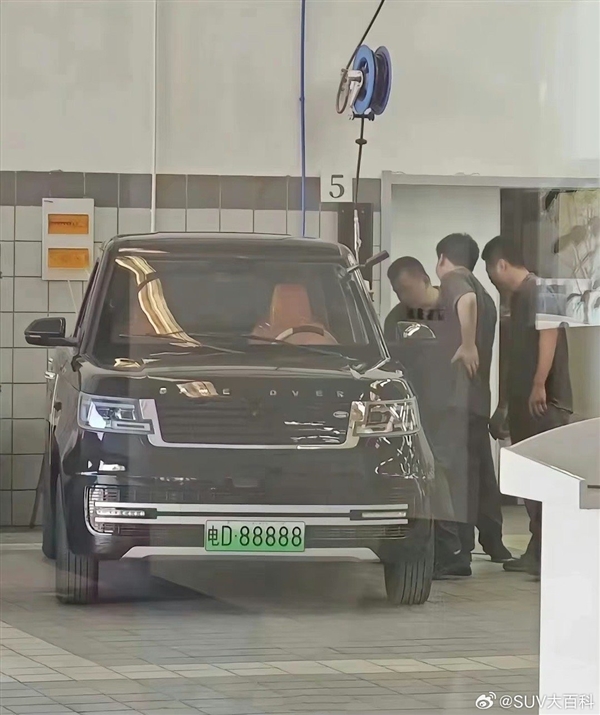 車頭字母“GAME OVER” 李鬼老頭樂(lè)開進(jìn)路虎4S店：售后都整沉默了