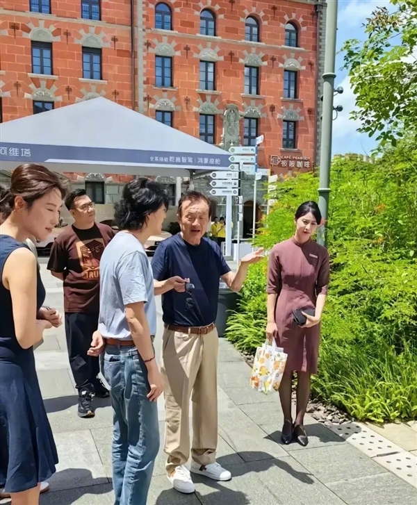 任正非新露面！80歲精神矍鑠