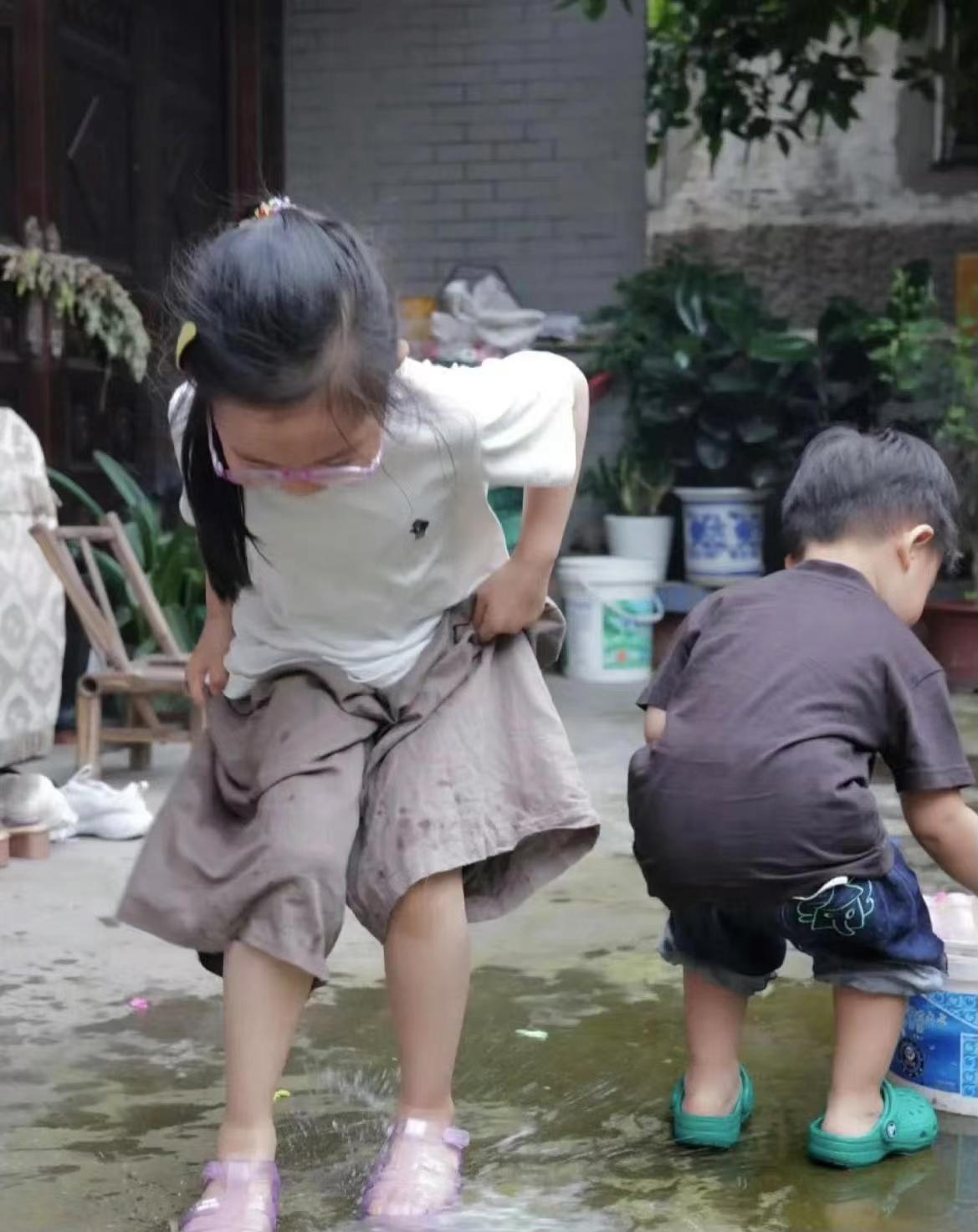 朱丹周一圍帶女兒參加小學(xué)入學(xué)測試插圖29 30 朱丹周一圍帶女兒參加小學(xué)入學(xué)測試 30