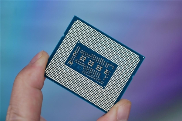 Intel下代接口LGA1851完整布局曝光：PCIe、USB一覽無余